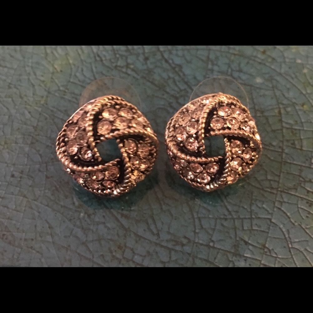 Plunder knot earrings